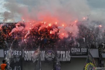 Suara dan Petasan: Pertandingan Persita vs Persib Terhenti Sementara
