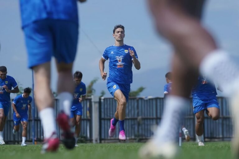 Tantangan Berat: Barba Sebut Laga Persib Melawan Lion City Sailors